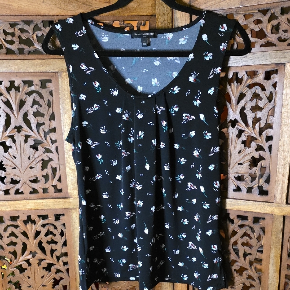 Banana Republic Black Floral Sleeveless Blouse